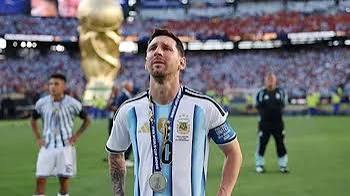 Entre lágrimas se retiró Messi luego de que la Selección Argentina terminara subcampeona
